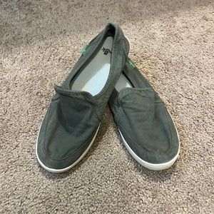 Sanuk Pair-o-Dice shoes size 8.5